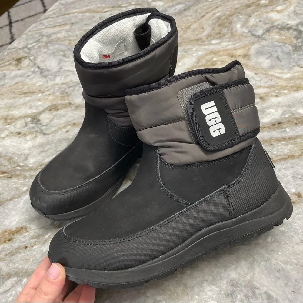 UGG TOTY WEATHER BOOTS- BLACK Kids Size 4 Thinsulate Waterproof Fleece Lining